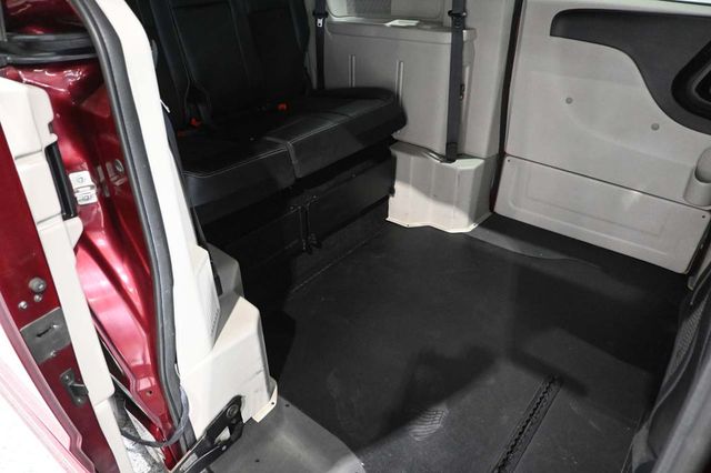 2019 Dodge Grand Caravan SXT Mobility Handicap Van - 23085262 - 17