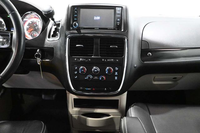 2019 Dodge Grand Caravan SXT Mobility Handicap Van - 23085262 - 22