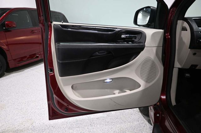 2019 Dodge Grand Caravan SXT Mobility Handicap Van - 23085262 - 29