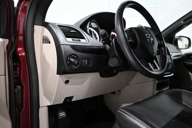 2019 Dodge Grand Caravan SXT Mobility Handicap Van - 23085262 - 30