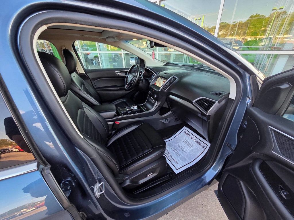 2019 Ford Edge SEL photo 16