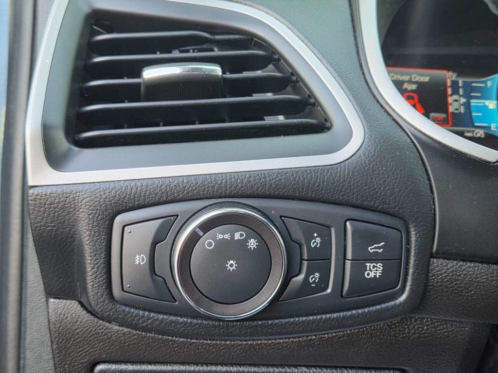 2019 Ford Edge SEL photo 26