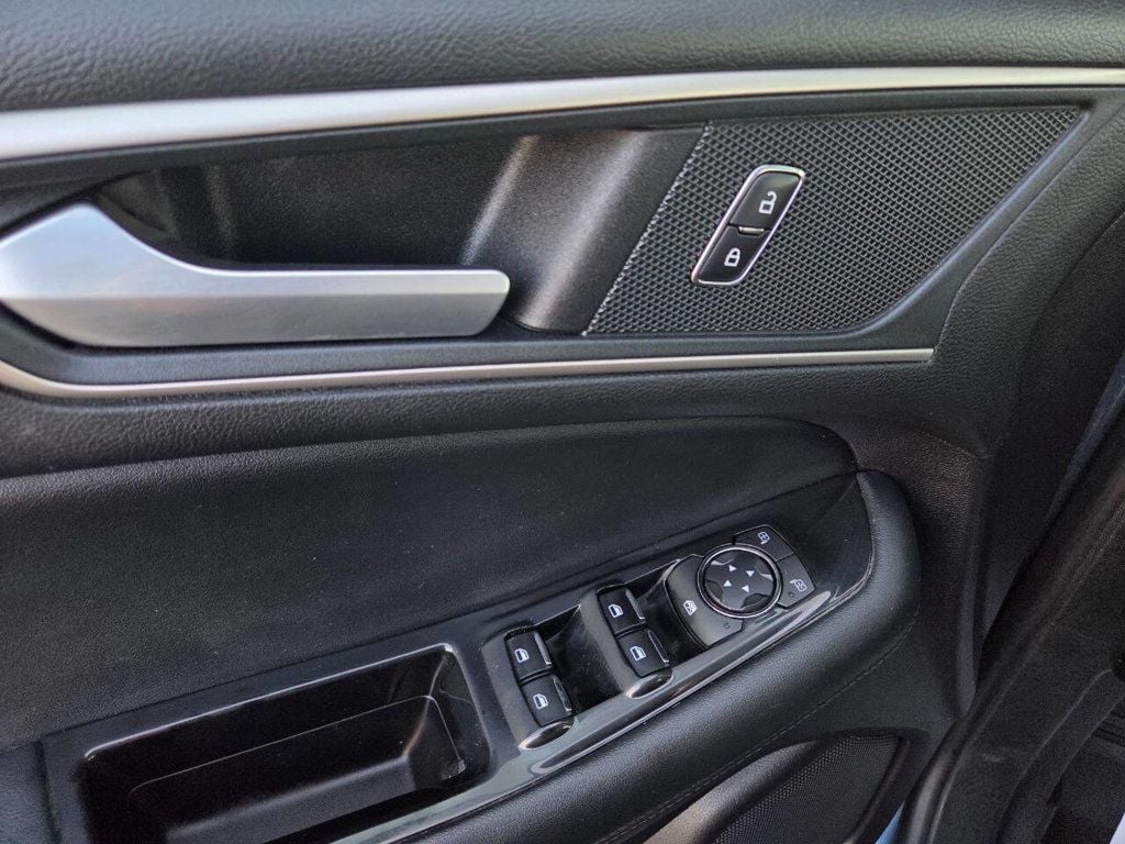 2019 Ford Edge SEL photo 27
