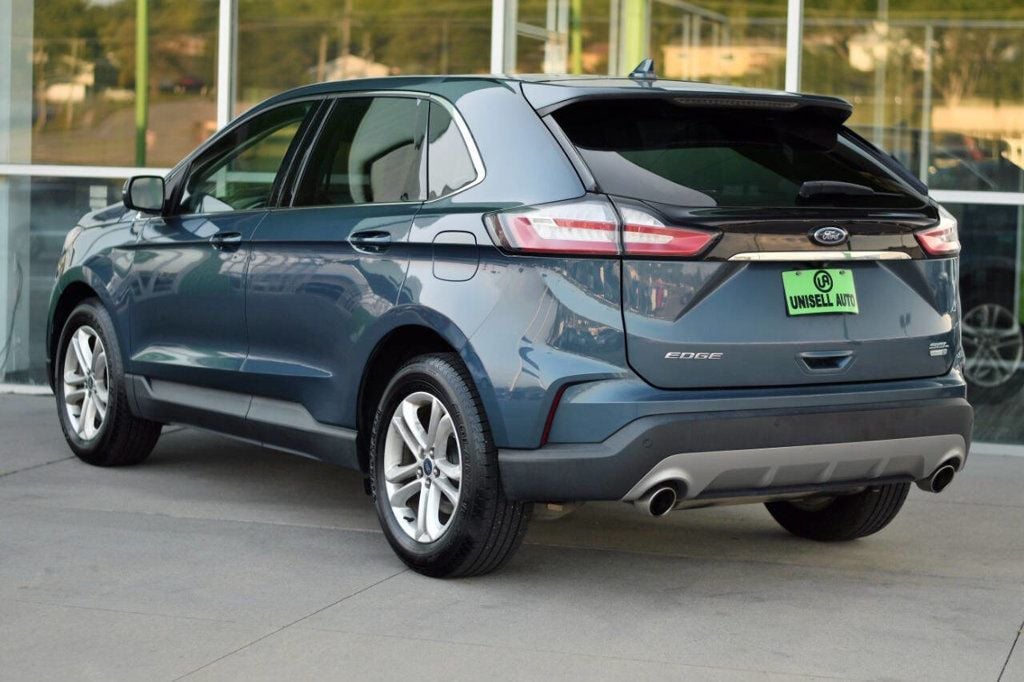 2019 Ford Edge SEL photo 5