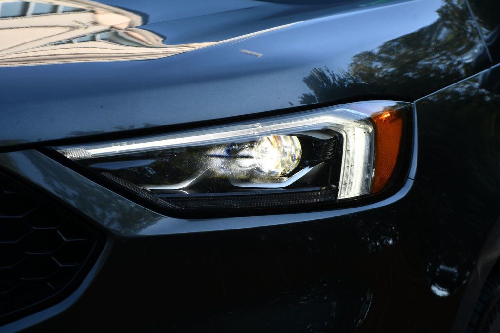 2019 Ford Edge ST photo 4
