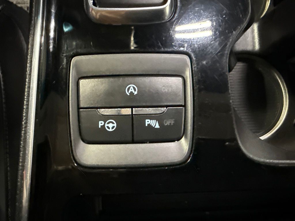 2019 Ford Edge Titanium AWD - 23022567 - 17