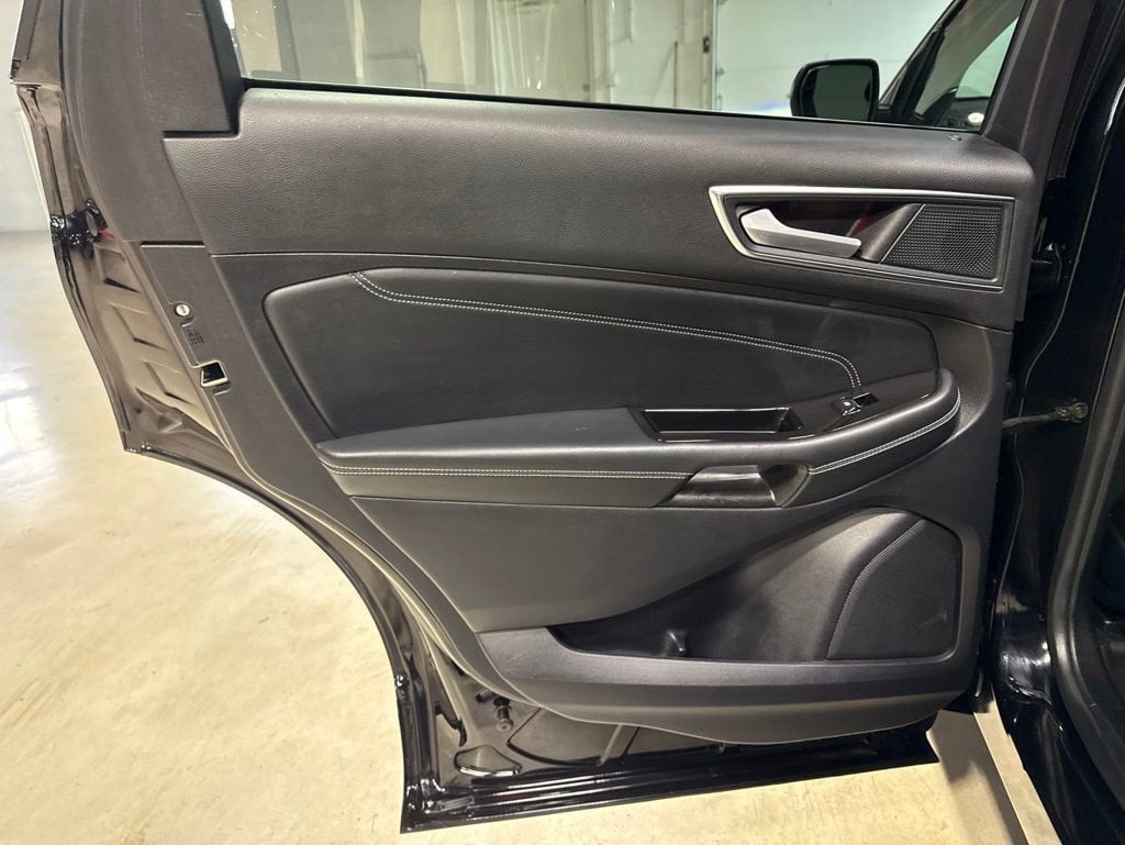 2019 Ford Edge Titanium AWD - 23022567 - 29
