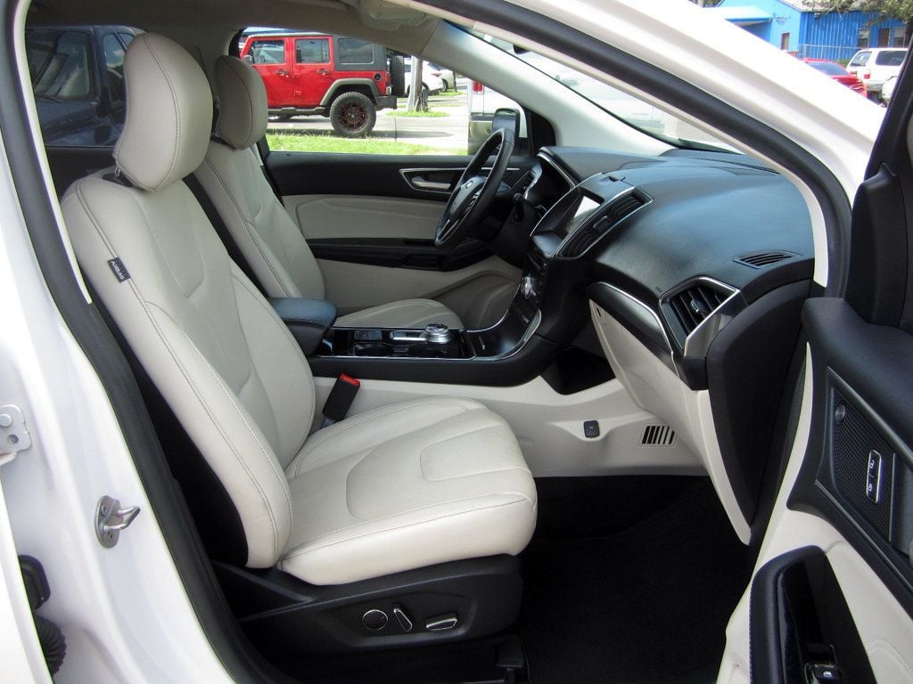 2019 Ford Edge Titanium photo 13