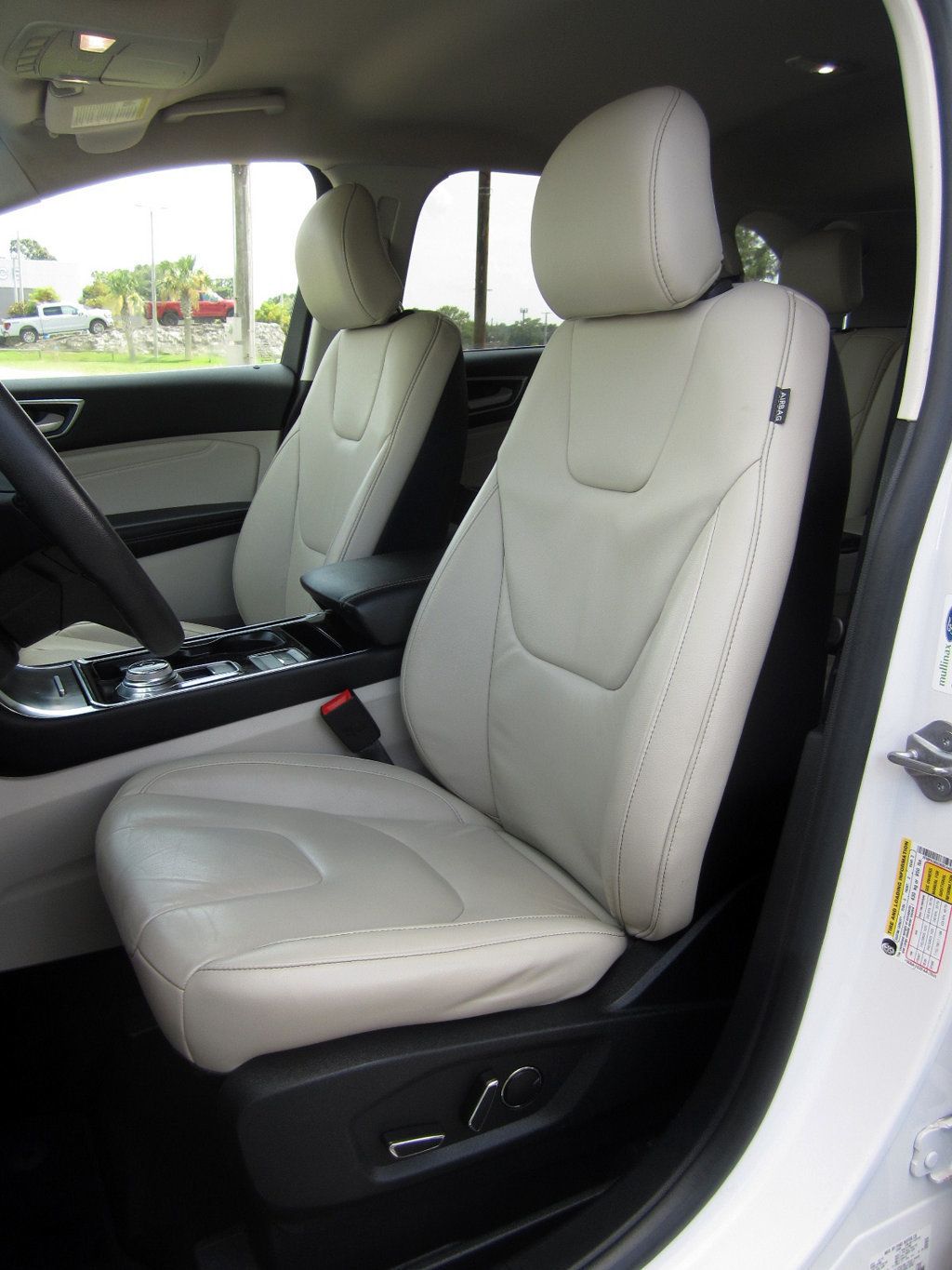 2019 Ford Edge Titanium photo 14