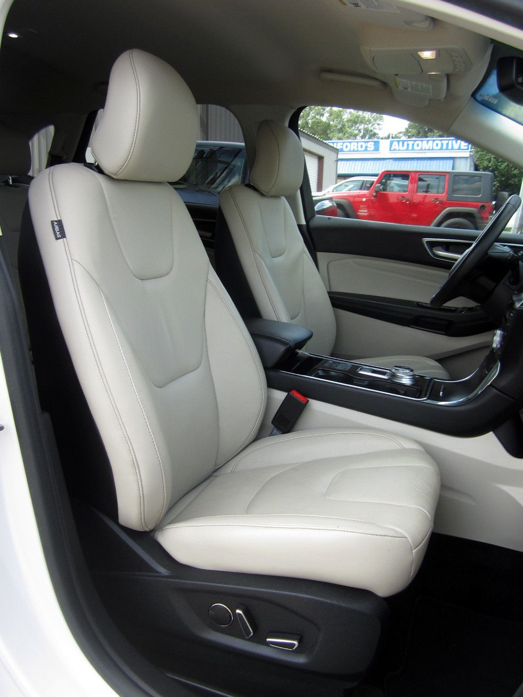 2019 Ford Edge Titanium photo 15