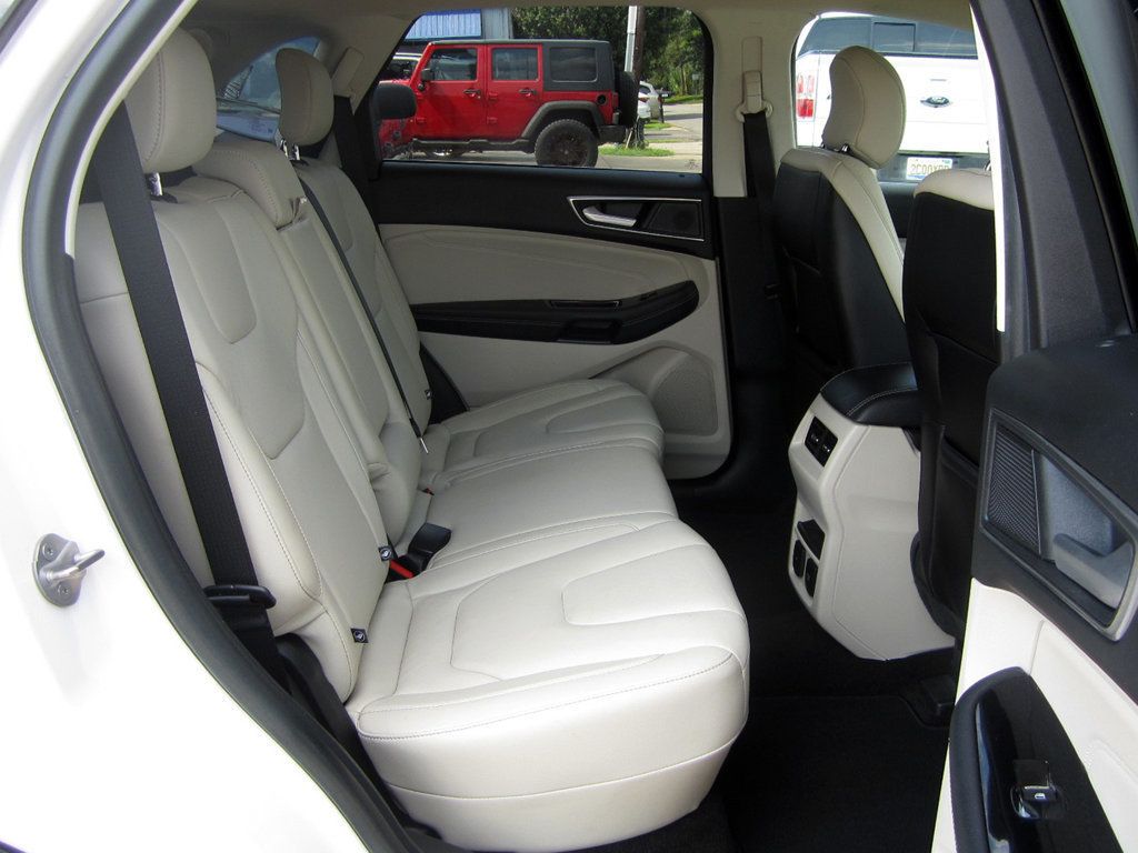 2019 Ford Edge Titanium photo 17