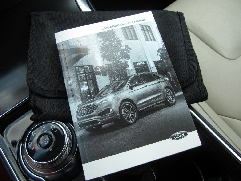 2019 Ford Edge Titanium photo 21