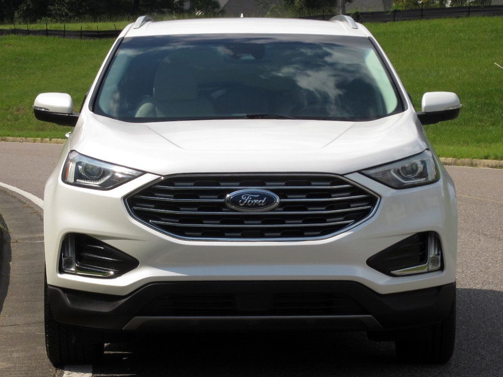 2019 Ford Edge Titanium photo 3