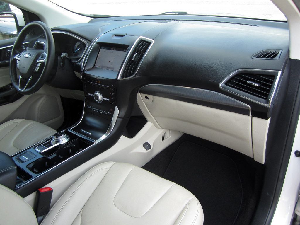2019 Ford Edge Titanium photo 8