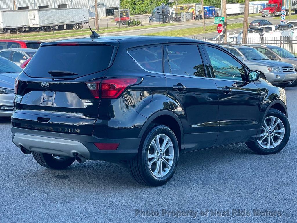 2019 Ford Escape SE photo 2