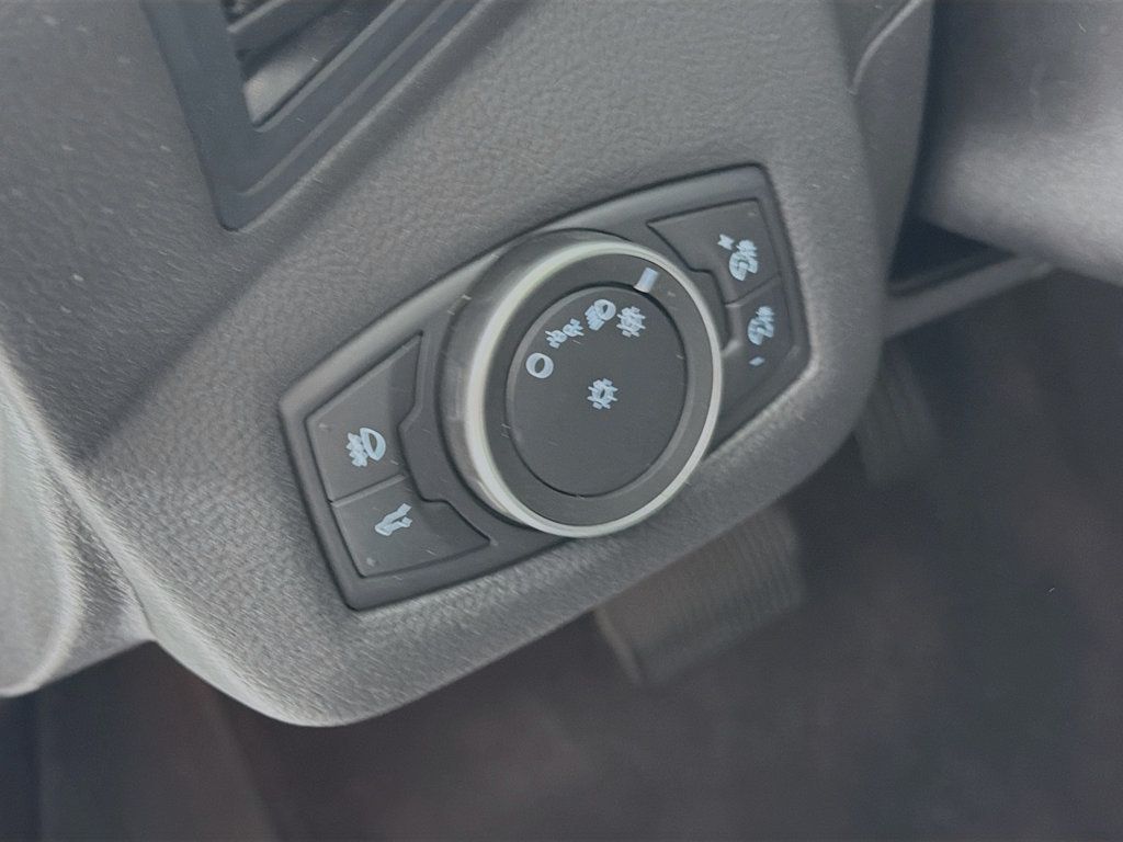 2019 Ford Escape SE 4WD - 23008143 - 9