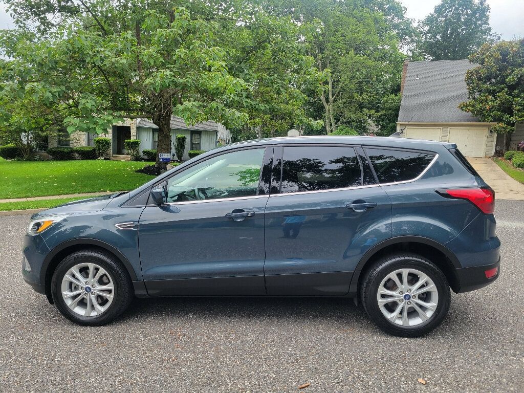 2019 Ford Escape SE photo 2