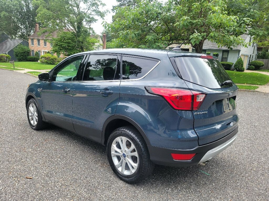 2019 Ford Escape SE photo 3
