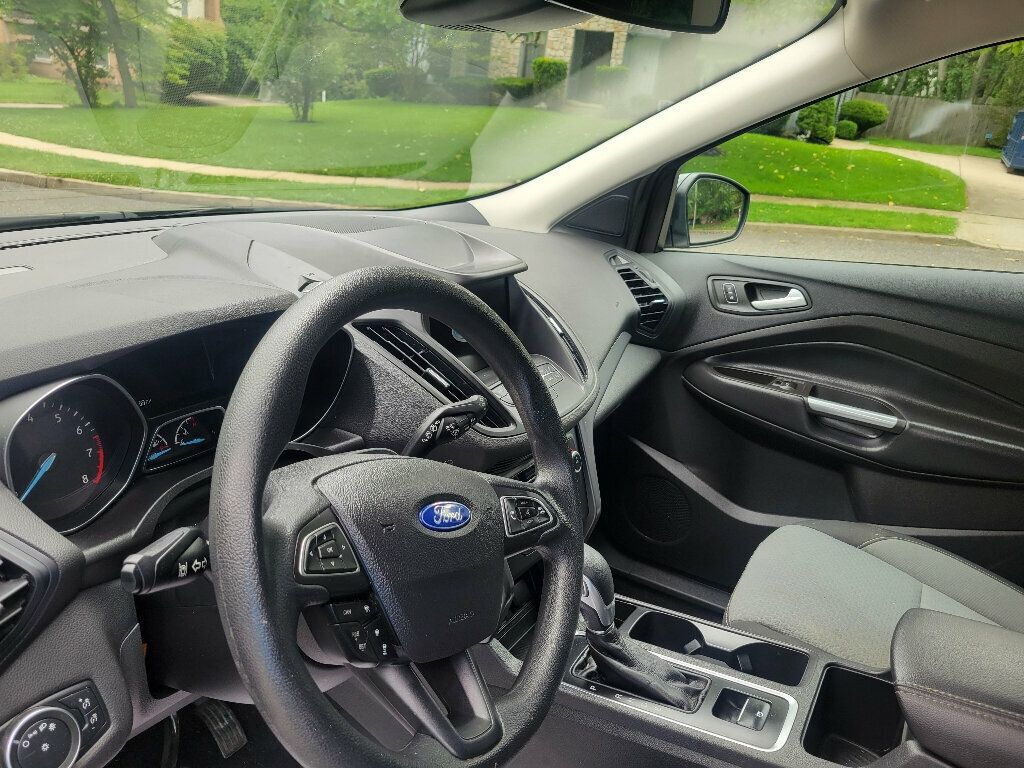 2019 Ford Escape SE photo 9
