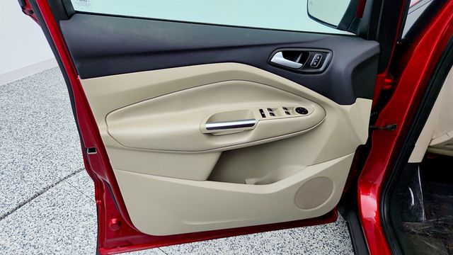 2019 Ford Escape SEL - 22970704 - 10