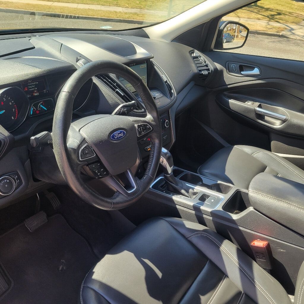 2019 Ford Escape SEL photo 10
