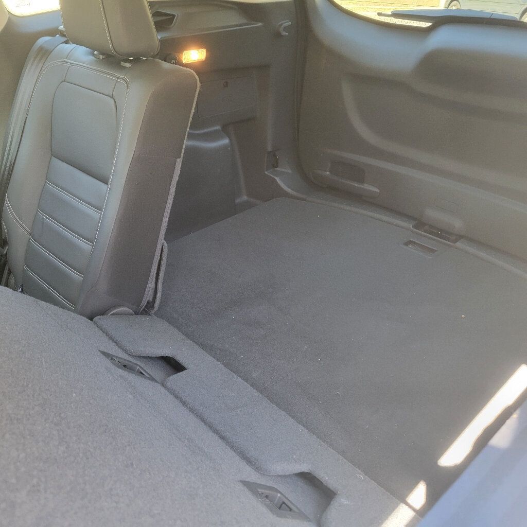 2019 Ford Escape SEL photo 12