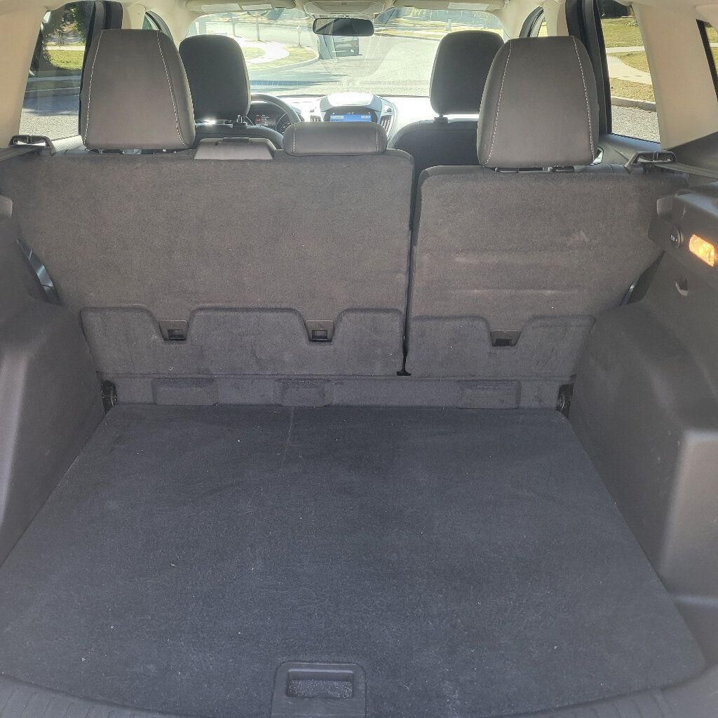 2019 Ford Escape SEL photo 14