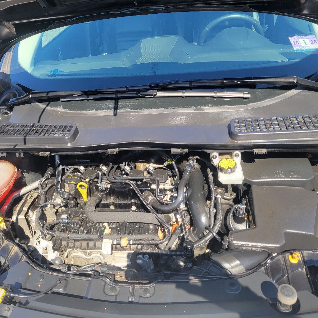 2019 Ford Escape SEL photo 17