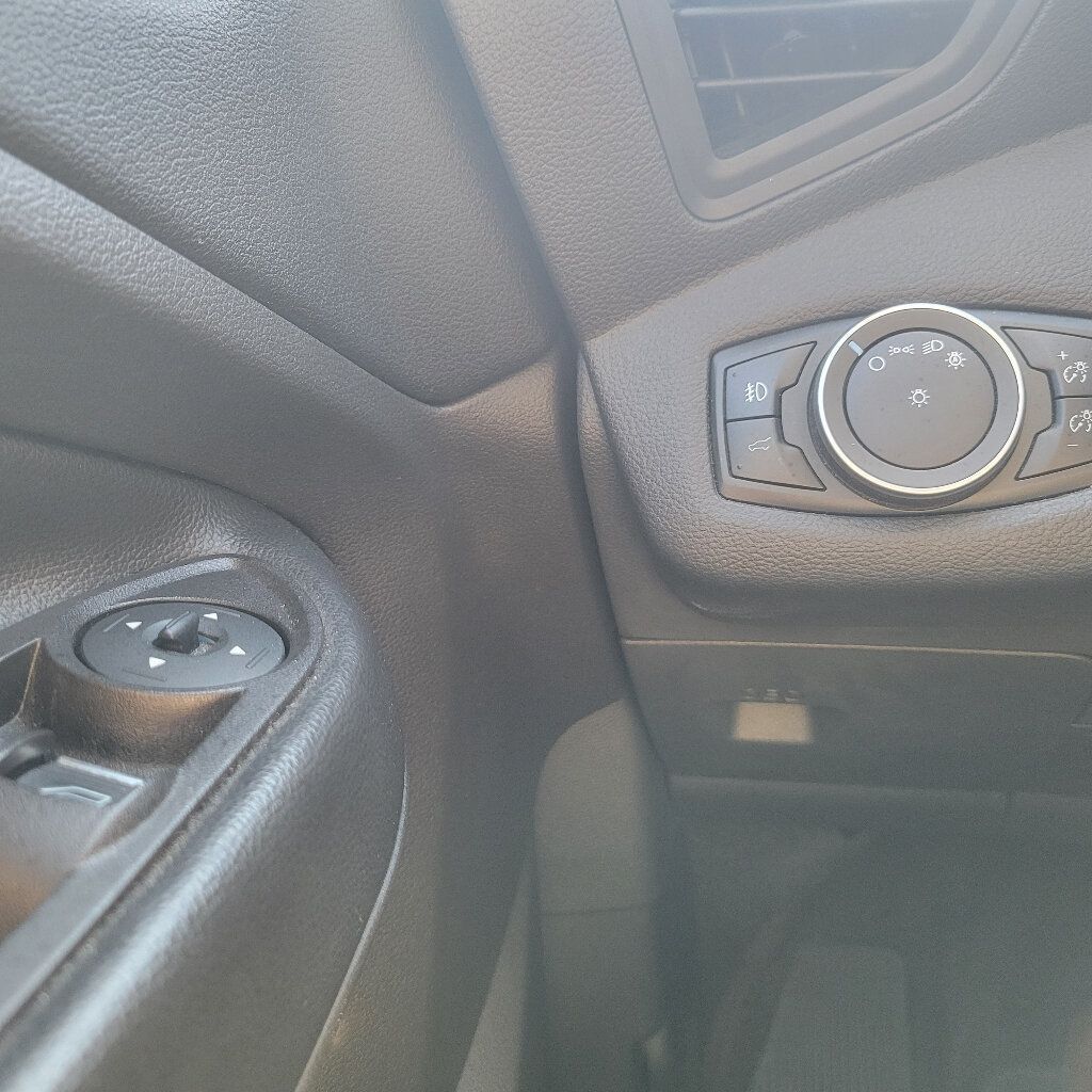 2019 Ford Escape SEL photo 19