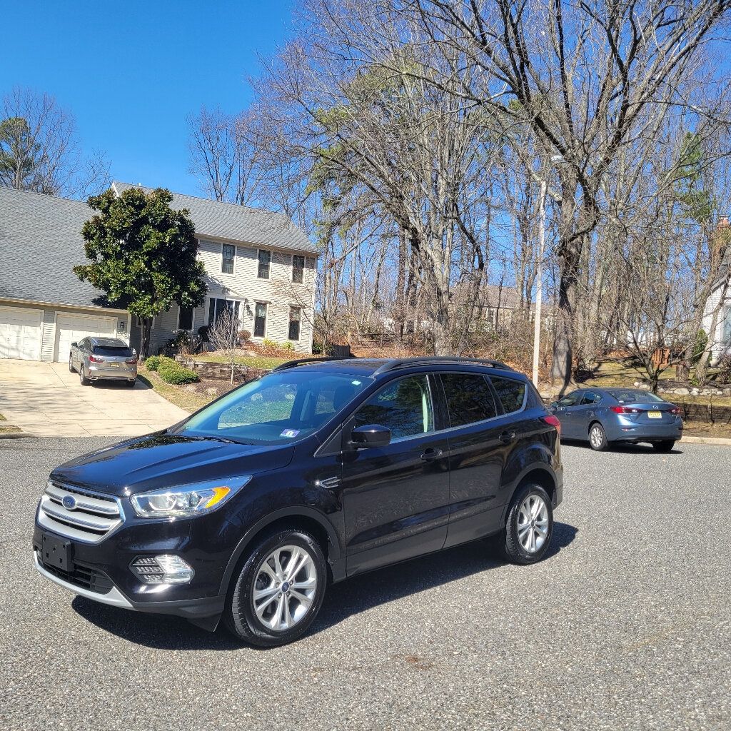 2019 Ford Escape SEL photo 3