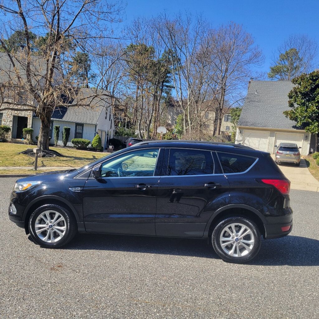 2019 Ford Escape SEL photo 4