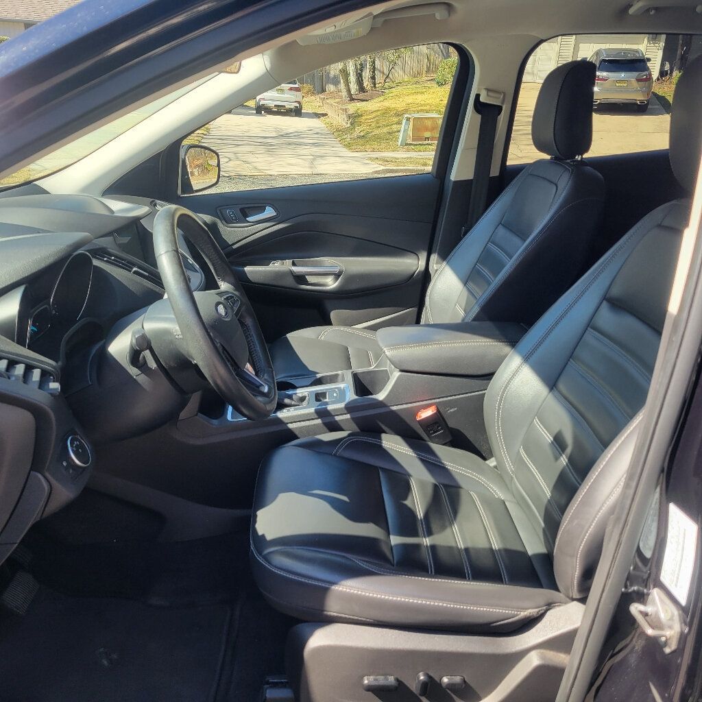 2019 Ford Escape SEL photo 9