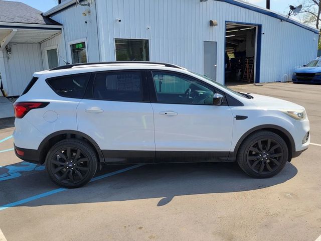 2019 Ford Escape SE Sport Utility 4D - 23032405 - 2