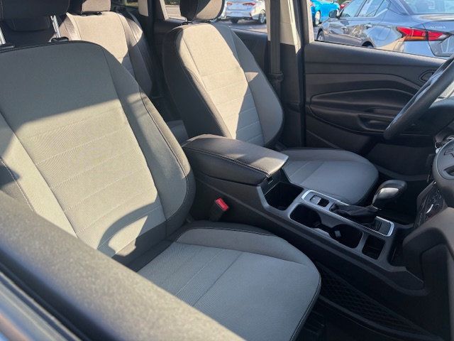 2019 Ford Escape S FWD - 22945992 - 14
