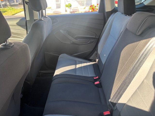 2019 Ford Escape S FWD - 22945992 - 16