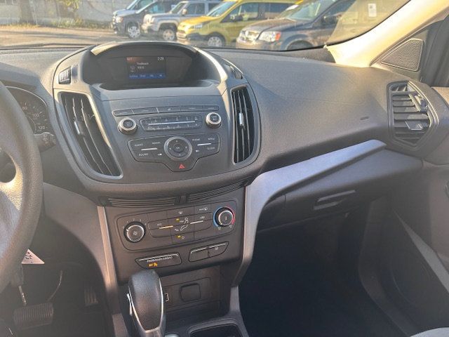 2019 Ford Escape S FWD - 22945992 - 17