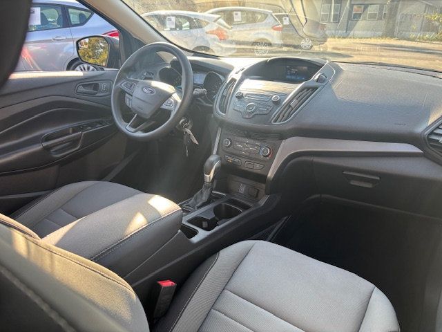 2019 Ford Escape S FWD - 22945992 - 3