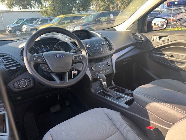 2019 Ford Escape S FWD - 22945992 - 4