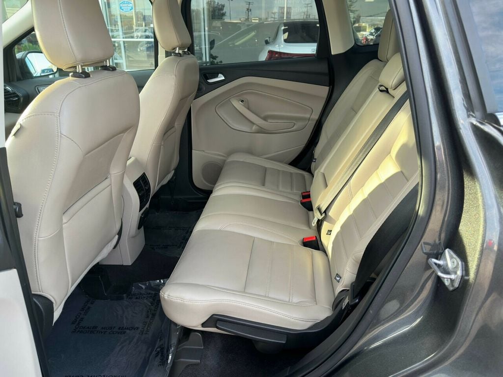 2019 Ford Escape Titanium 4WD - 22031502 - 17