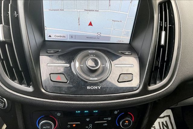 2019 Ford Escape Titanium 4WD - 23066769 - 24