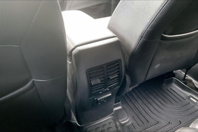 2019 Ford Escape Titanium 4WD - 23066769 - 34