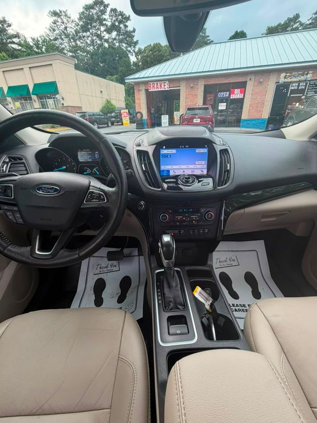2019 Ford Escape Titanium 4WD - 23039295 - 10