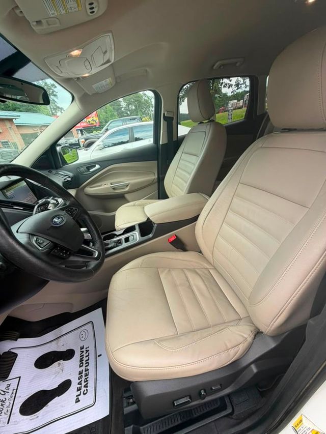 2019 Ford Escape Titanium 4WD - 23039295 - 5