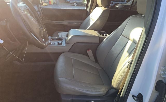 2019 Ford Expedition XLT 4x4 - 22961180 - 4