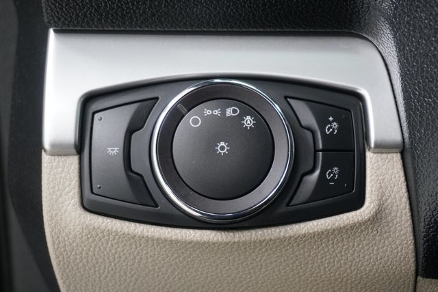 2019 Ford Explorer FWD - 22981540 - 19