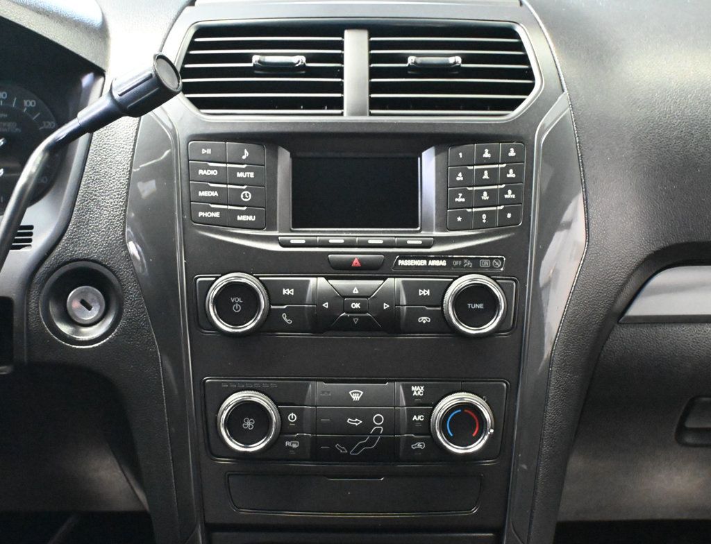 Ford Police Interceptor photo 11