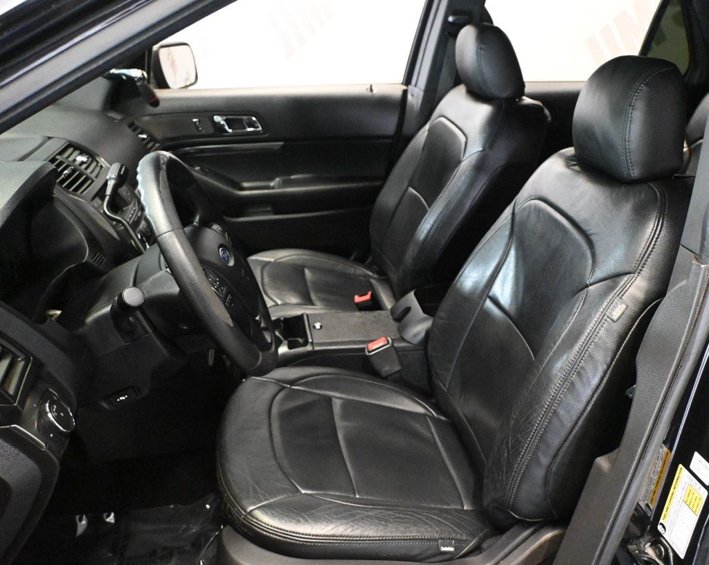 Ford Police Interceptor photo 13
