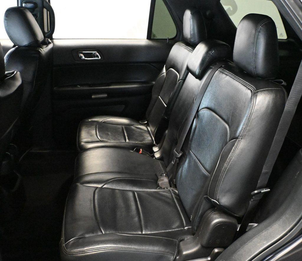 Ford Police Interceptor photo 14