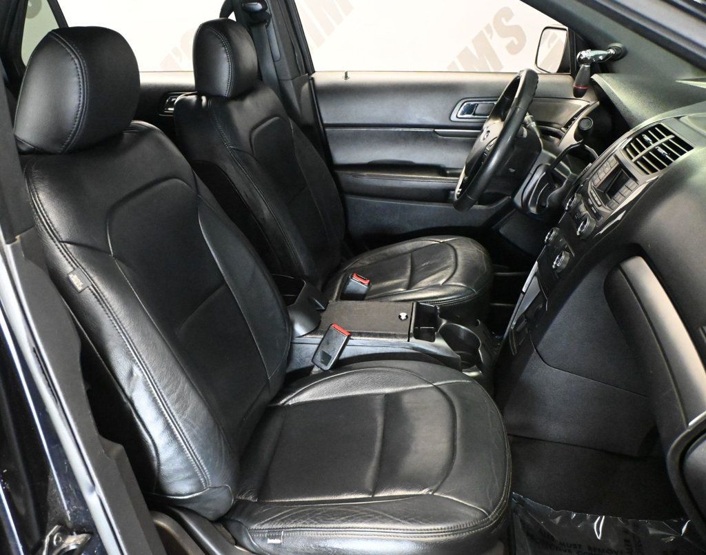 Ford Police Interceptor photo 15
