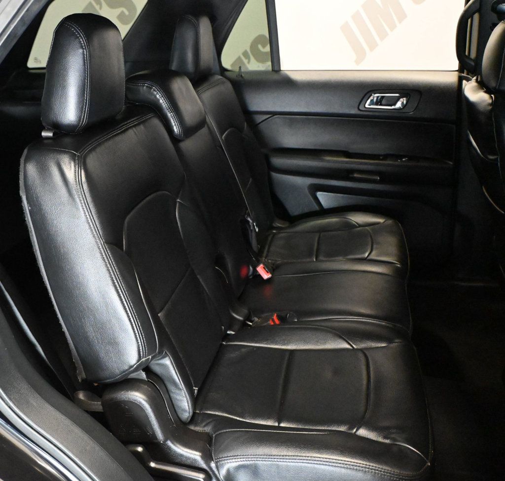 Ford Police Interceptor photo 16